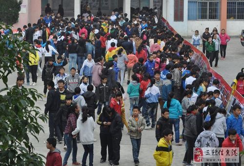 《三穗教育图片展》在二中