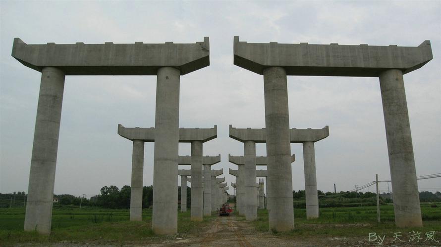 随岳高速公路桥墩掠影