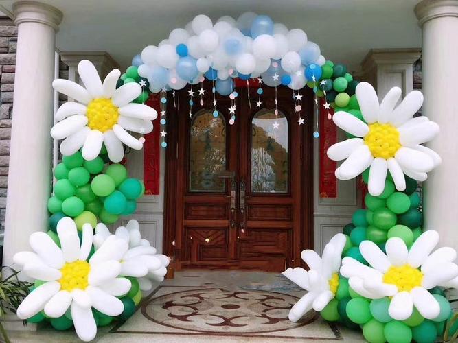 白色雏菊花朵气球拱门制作