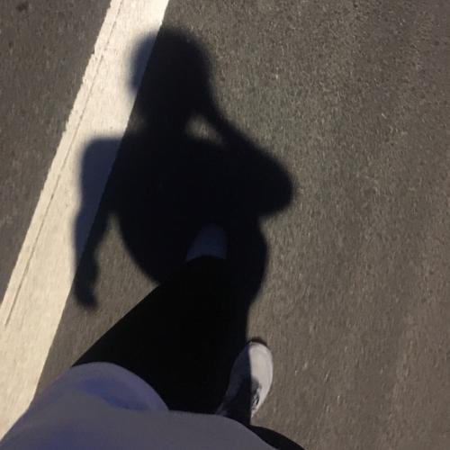 还是蛮多人夜跑的,不过女生好少