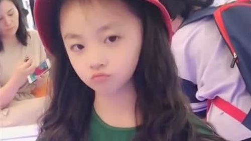 网红小美女焱娃娃,看她小表情真可爱,萌萌哒