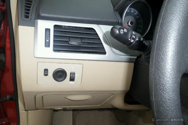 别克凯越大灯开关