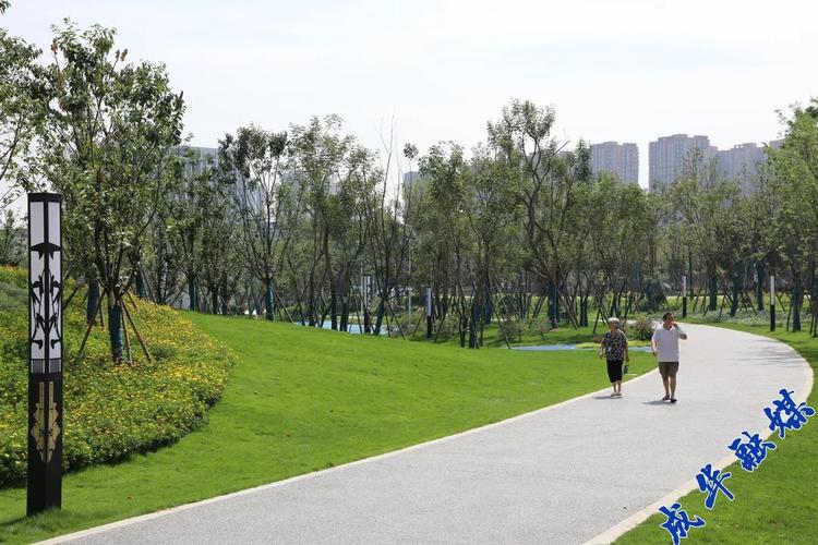 在公园里,就可以拍出ins风.