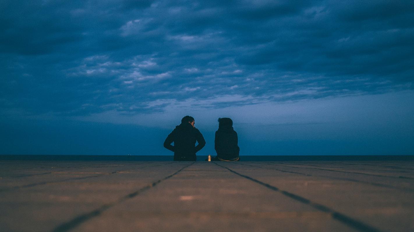 甜美情侣背影唯美高清桌面壁纸