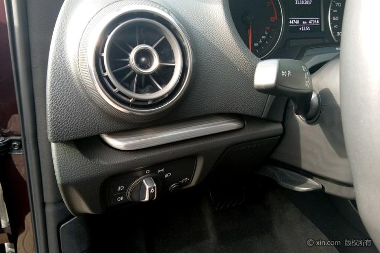 奥迪a3大灯开关