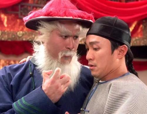 尤其是他在《九品芝麻官》中饰演的豹子头——雷豹,更是经典中的经典.