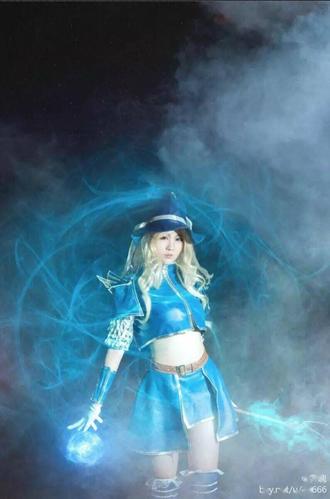 英雄联盟奥术光辉拉克丝cosplay