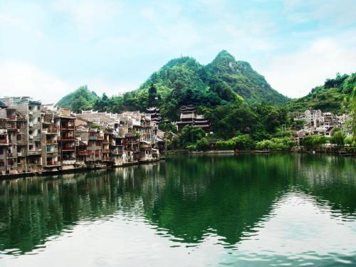 镇远古镇离哪个高铁站最近