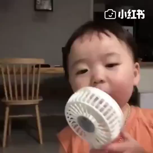 黄夏温这个get到我的笑点了,原视频送上 黄夏温吹风扇表情包出处原
