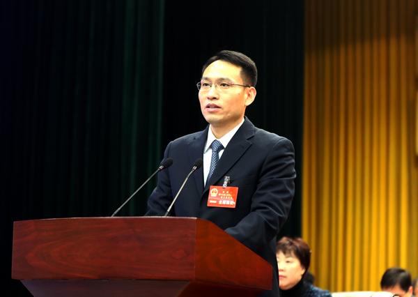 泗洪县第十七届人民代表大会第三次会议开幕王晓东主持会议李爱华作