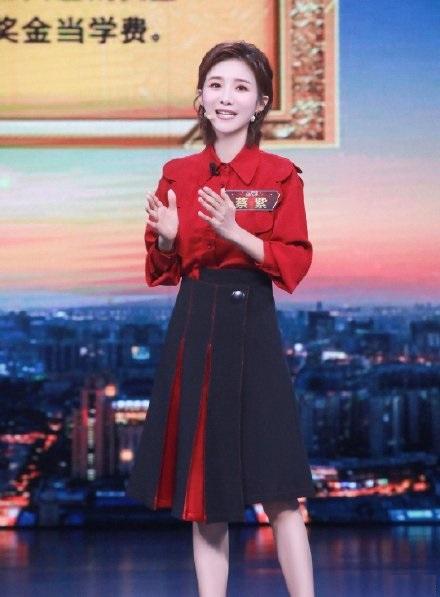 主持人大赛出圈的蔡紫遇上不按套路出牌的杨迪完全没存在感