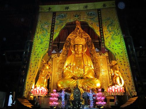 到南宋嘉定年间,御赐"圆通宝殿"匾额,指定普陀山为专供观音的道场.