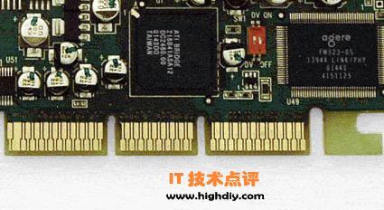 agp接口的卡槽是三段的,如图