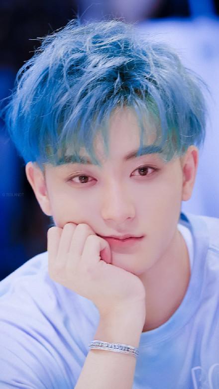 黄子韬薄荷绿发色,意外得非常好看,果然人长得帅怎样