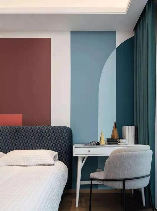 140㎡现代轻奢风次卧的几何撞色背景墙太有个性了