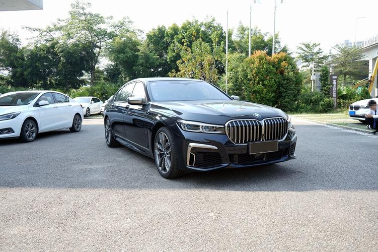 宝马m760运动即将停产报价现车价格一降到底