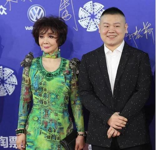 蔡明近照大变样,像极了老人版芭比娃娃,被吐糟:还以为