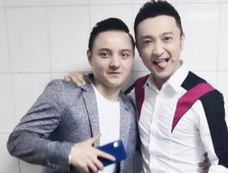 看清长大后的近照,网友:阿尔法"秃"袭