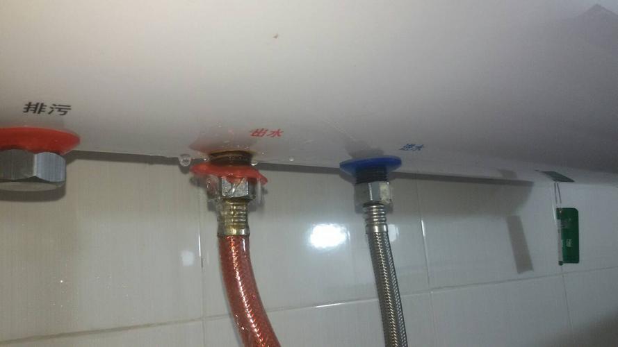 封闭型储水式电热水器出水处漏水,什么原因