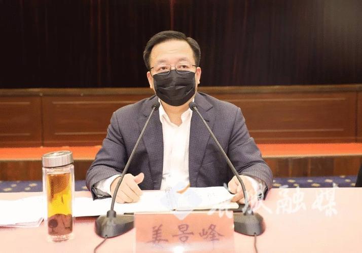 鹿城区委书记姜景峰:毫不松懈战胜疫情 不失时机复工复产