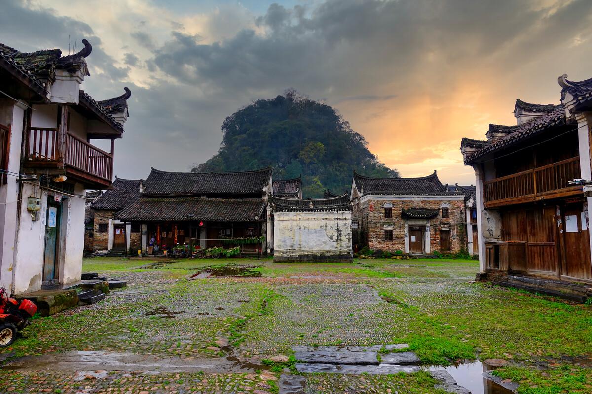 秀水状元村