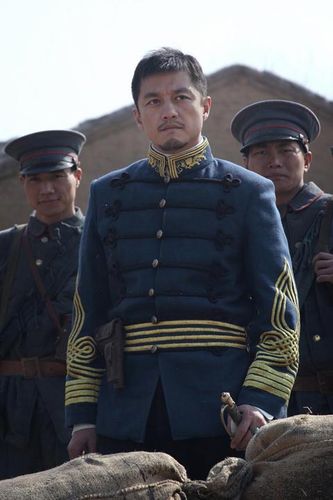 图:电视剧《关中枪声》主演-李亚鹏