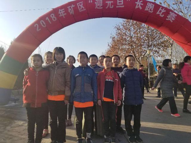 12月29日下午,贾庄学校十名长跑运动员齐聚在贾凤路,参加井陉矿区2018