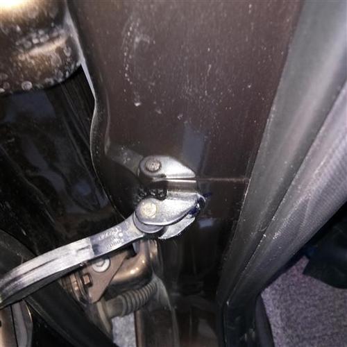 长安福特福睿斯车身螺丝生锈腐蚀严重