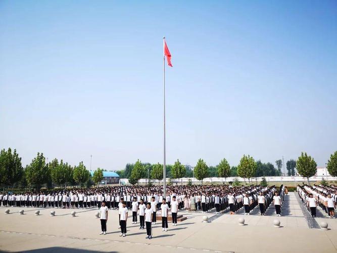 永威高中第三周国旗下讲话加大力度抓好四清