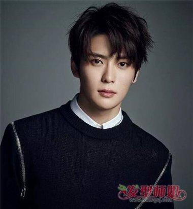 男生心形刘海偏分 纹理烫短发发型