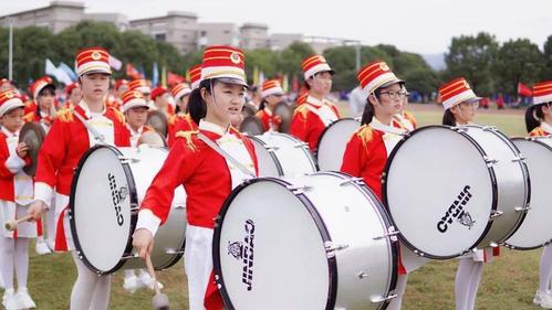 "鼓"舞人心,"号"气英风 ——东风鼓号队亮相市运会式
