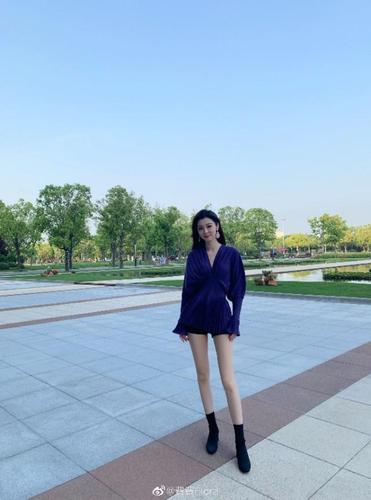 王牌女郎费费(费沁雯)时尚写真