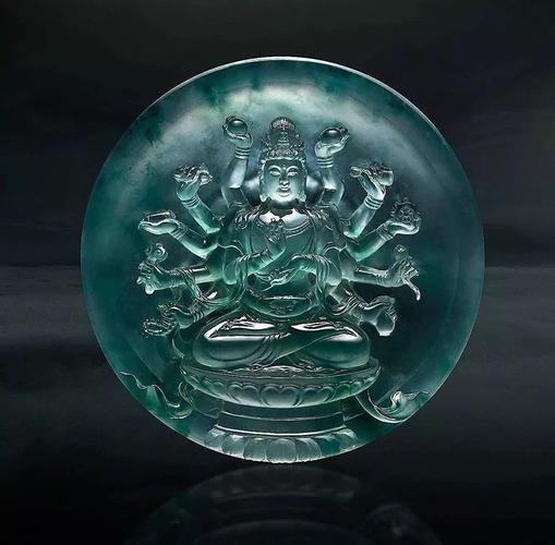 翡翠手镯芯雕刻的千手观音起货后让人惊叹不已