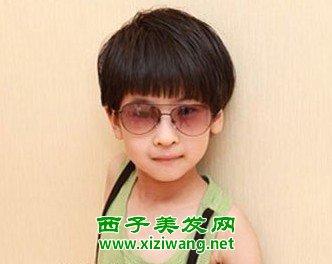 小孩蘑菇头短发发型造型 尽显纯真可爱