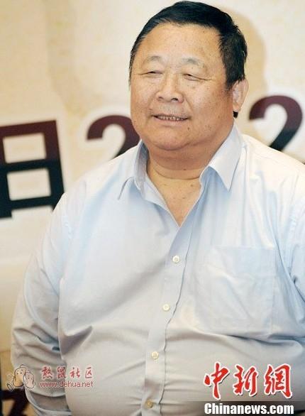 图为83版《射雕英雄传》"周伯通"扮演者——秦煌.