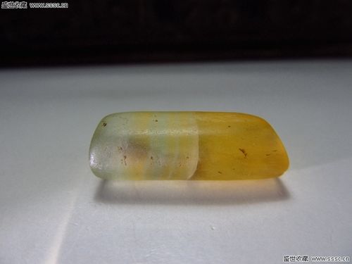 高古荧石珠子