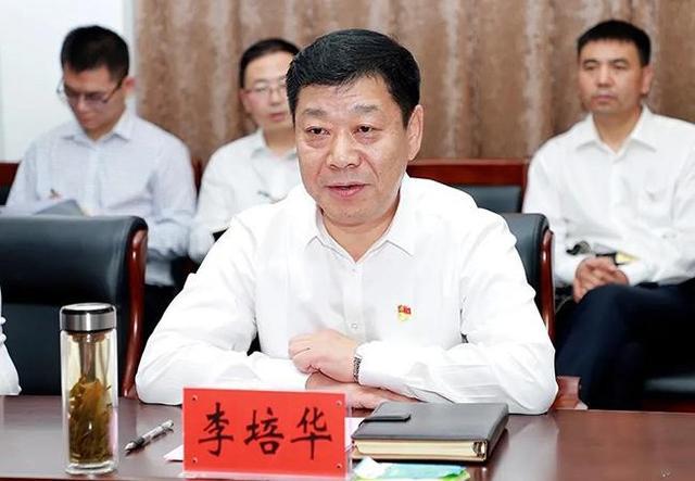 县委副书记,县长李培华,县人大常委会主任胡义胜,县委常委,常务副县长