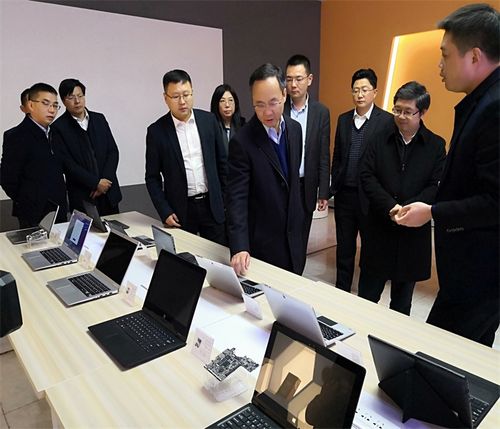 省政府副秘书长牛晓峰,省商务厅副厅长于滨参加调研,市委书记李建勤