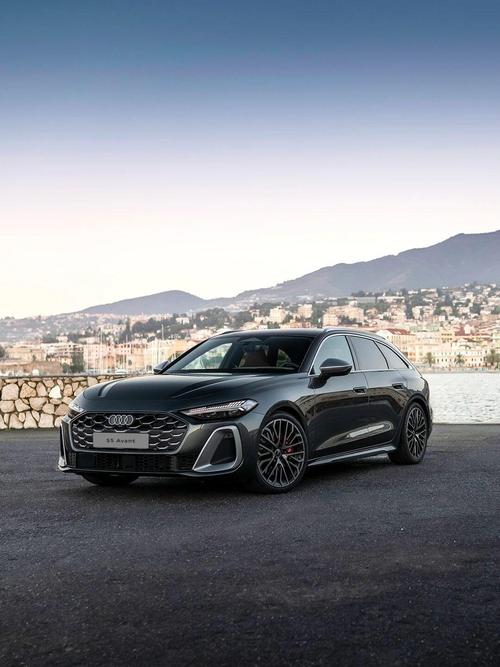 以全新奥迪a5家族之名