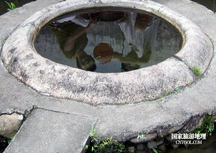 福建连城县四堡古镇的奇特"溢水井"