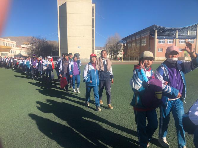 日喀则市桑珠孜区第一高级中学2018年远足.千人行
