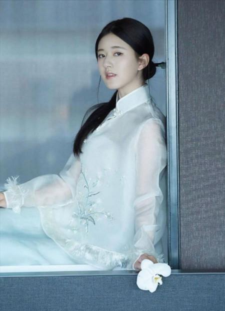 圆脸女人有多适合穿旗袍?看到赵露思,庆幸自己没有减肥