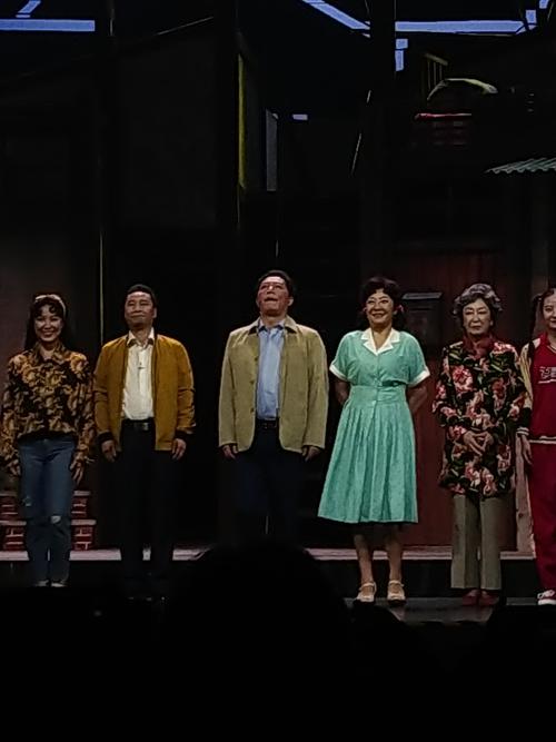 送的滑稽戏票子,弄堂里向,里面有著名演员,钱程,小翁双杰,还有陈思清