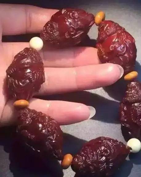 盘了8年的橄榄核!美爆了!_包浆
