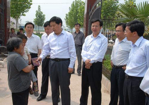 睢县扎实稳妥开展城乡居民社会养老保险工作; 县委书记陈向阳深入乡镇