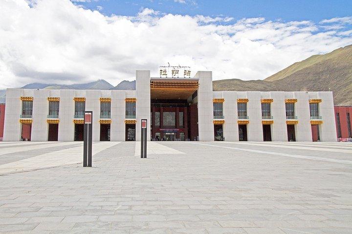 到达拉萨火车站.五做好吃苦耐劳的准备