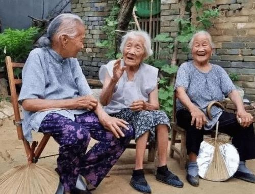 以前农村没有空调和电风扇,夏天是如何乘凉的,有哪些好点子?