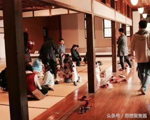 让人尴尬的日本脱鞋文化,网友:遇到脚臭咋办?日本人是