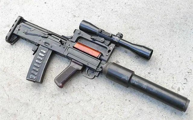 俄罗斯"雷电"步枪,颇有akm的风格,并可安装刺刀|突击