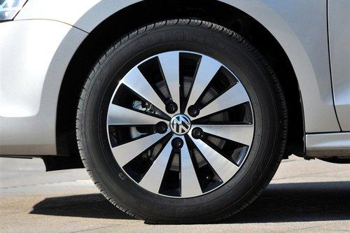 一汽大众宝来对比新速腾谁是紧凑家轿王